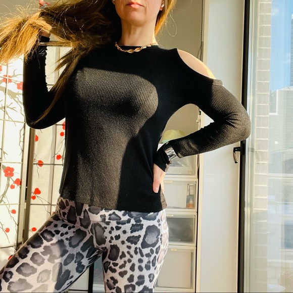 rag & bone Cut Out Cold Shoulder Crew Fitted Black Sweater Long Sleeves Stretchy - Picture 11 of 16